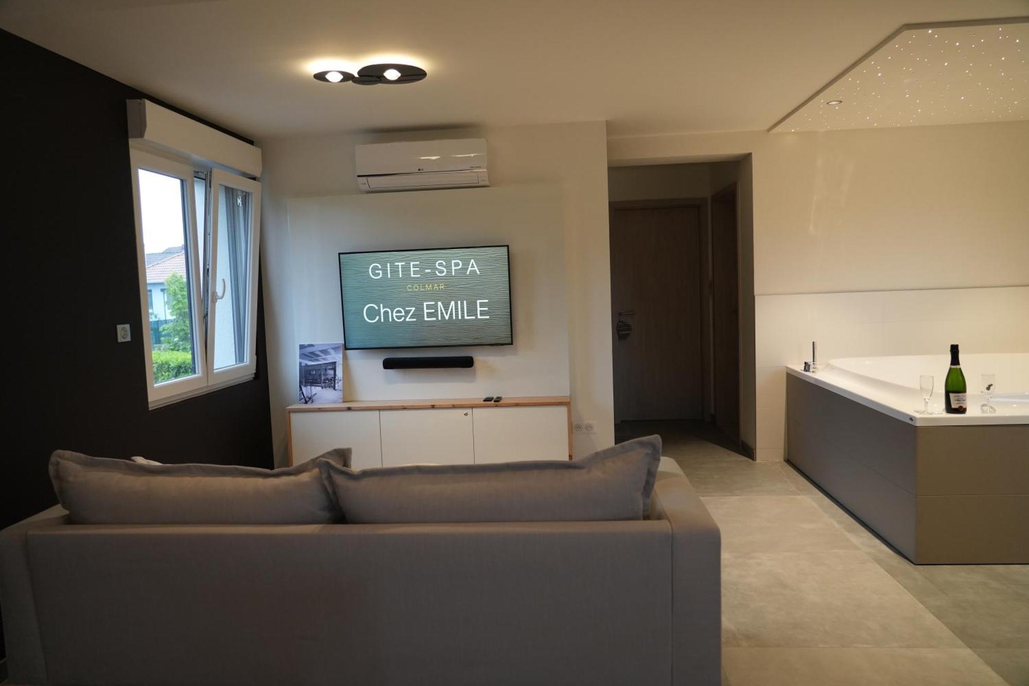 Gite Spa L'Atelier Emile - Spa Privatif - 5 Min Colmar Sainte-Croix-en-Plaine Δωμάτιο φωτογραφία